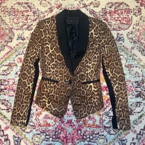 BCBMAXAZRIA Bold leopard print fitted blazer